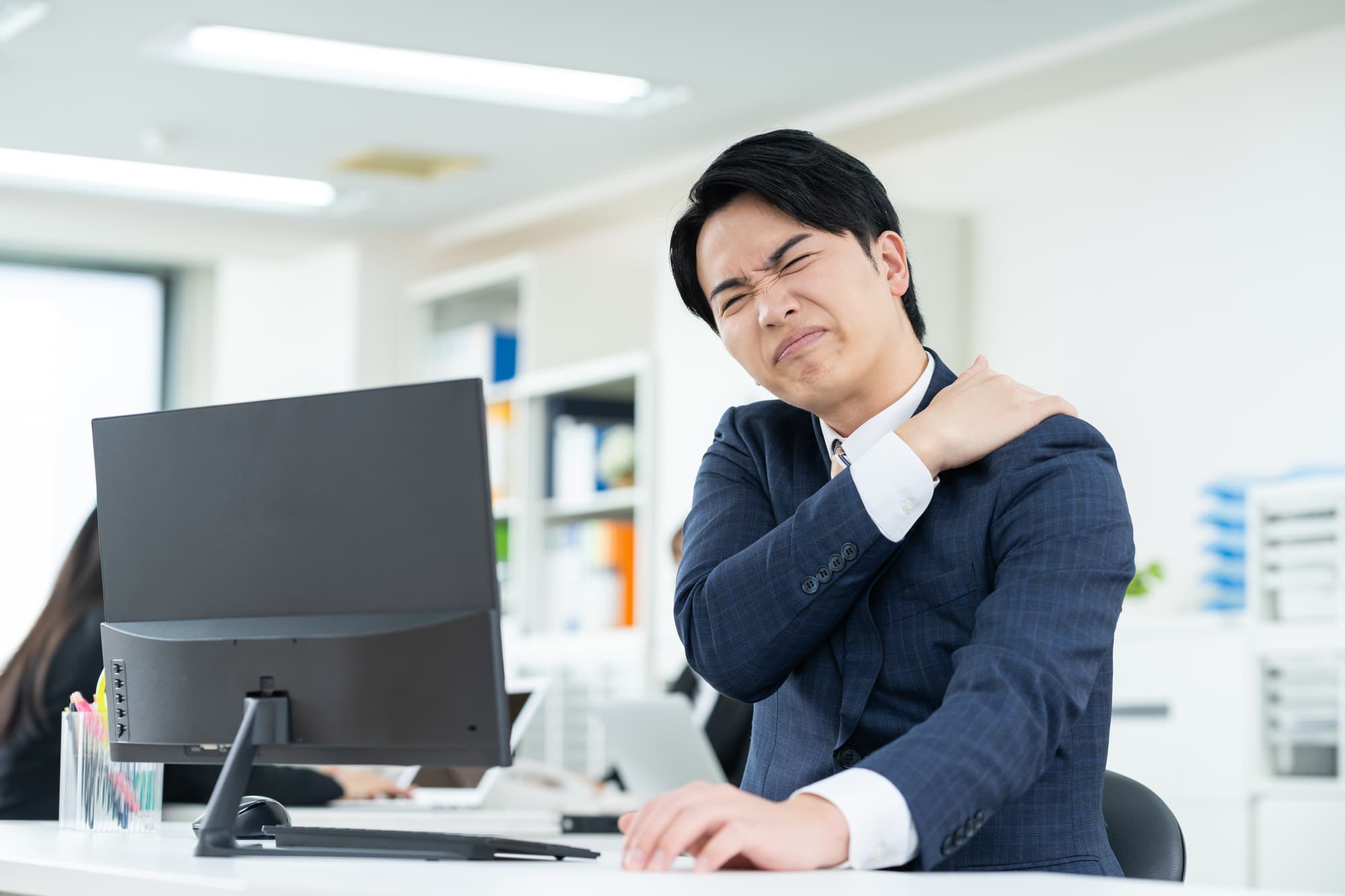 肩こりがひどい男性