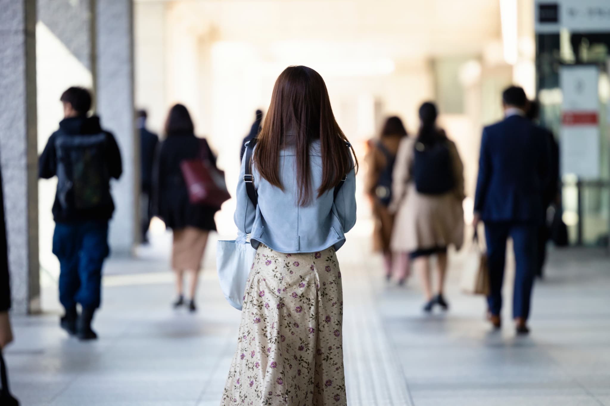 社会から孤立した女性