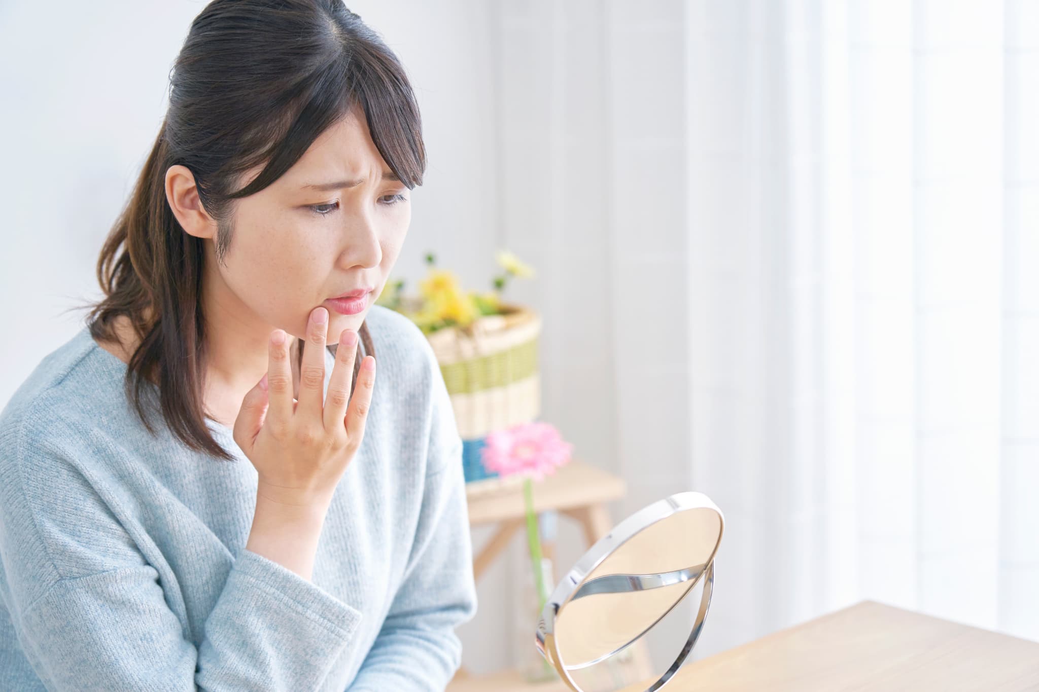 顔の歪みが気になり出した女性