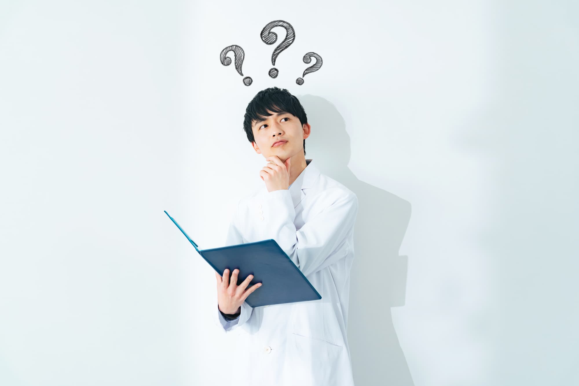 息苦しさを和らげるための噛み合わせケアについて考える様子