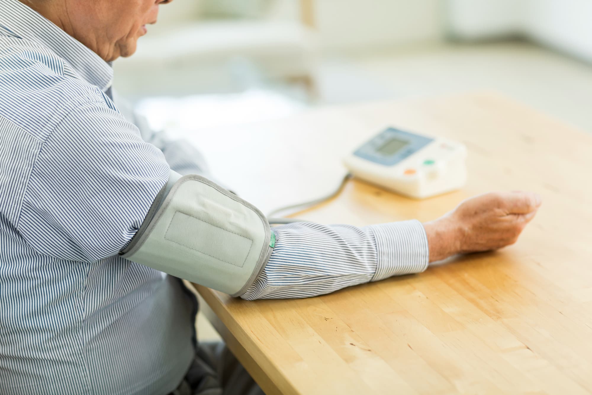 血圧を測る様子