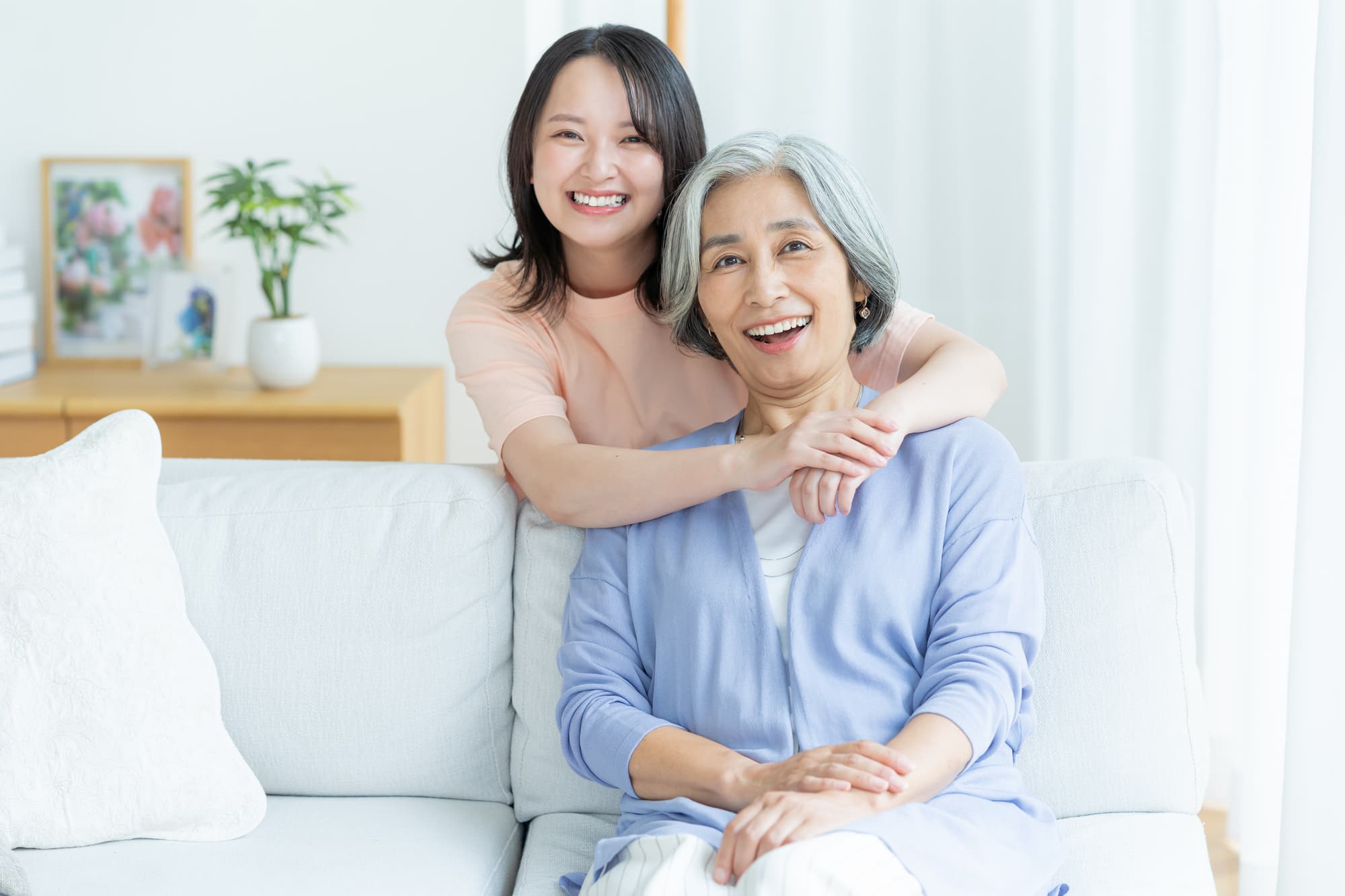 入れ歯で健康に過ごす高齢女性