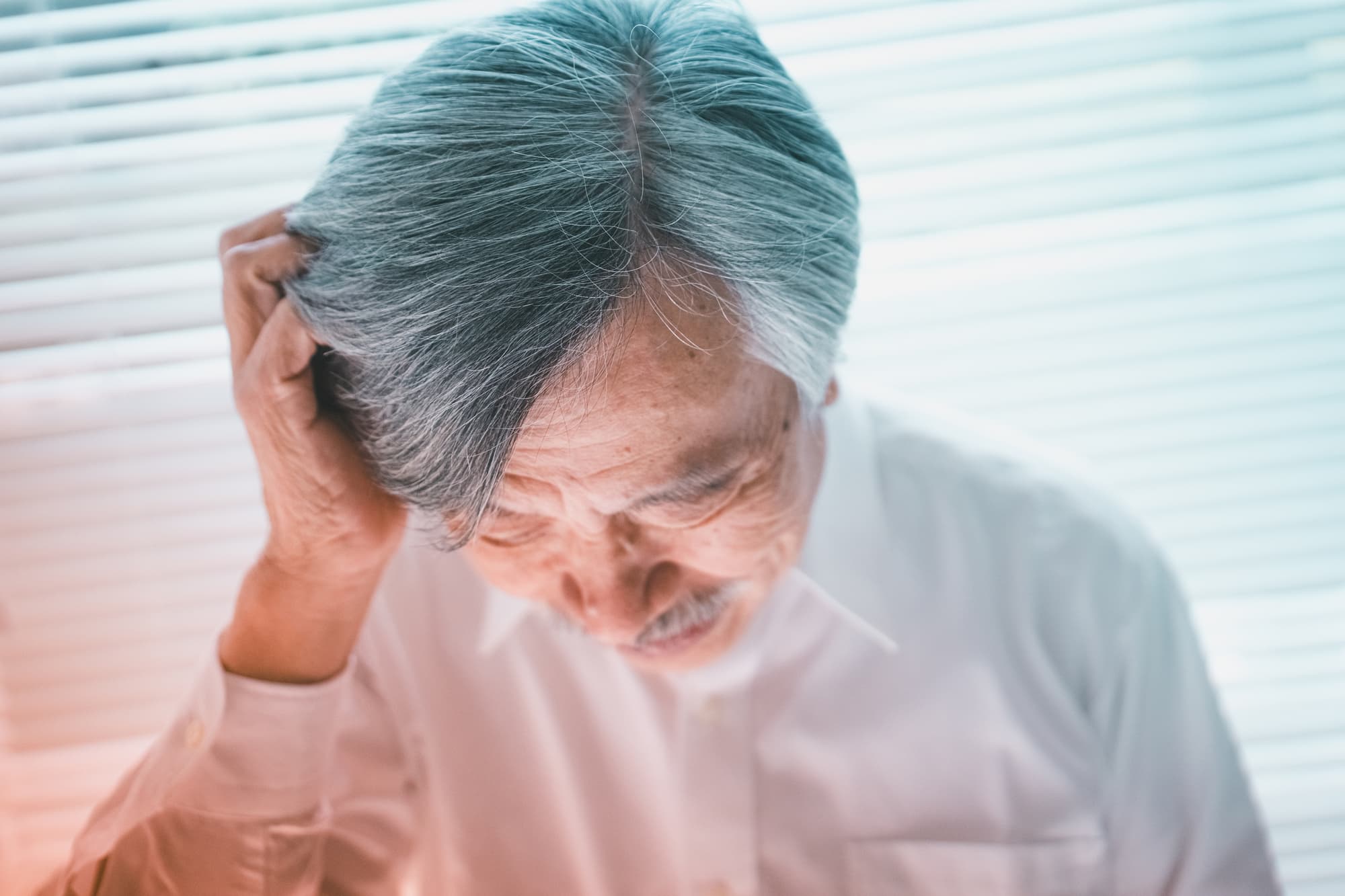 認知症の高齢男性