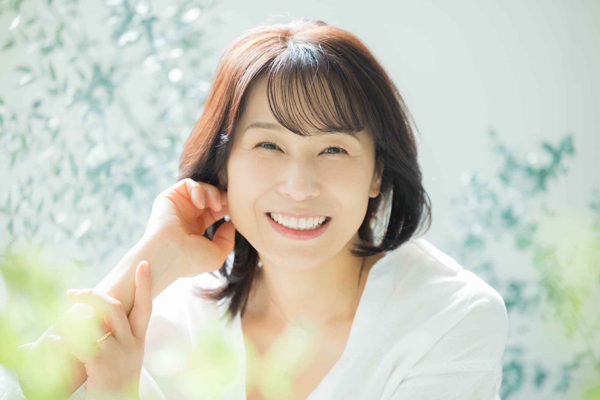 息苦しさから解放された笑顔の女性