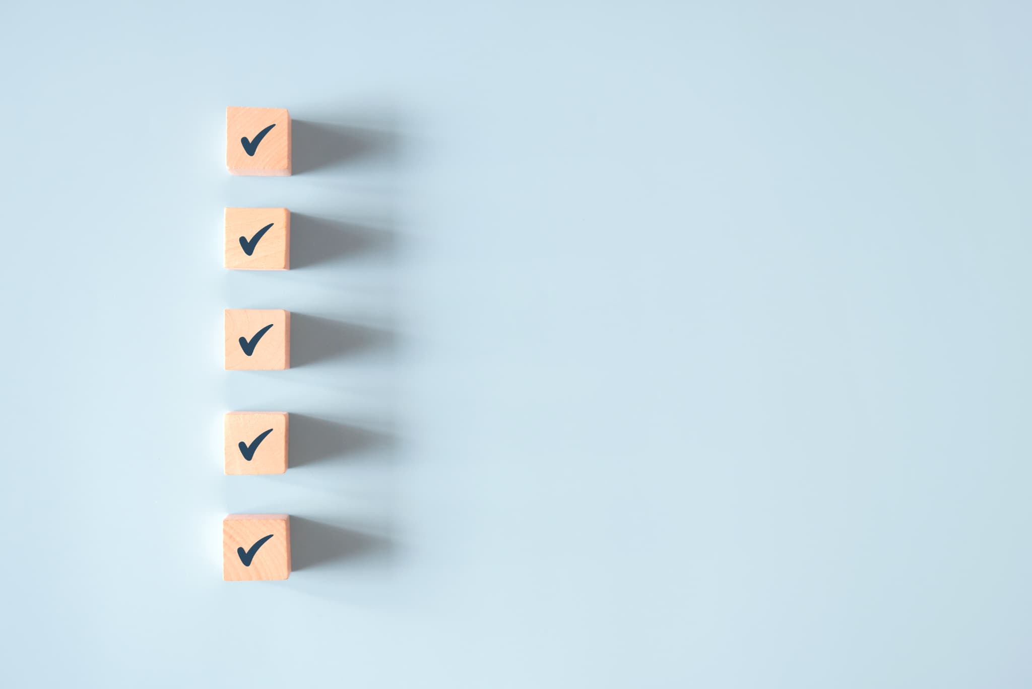 疑うべきサインを確認するイメージ