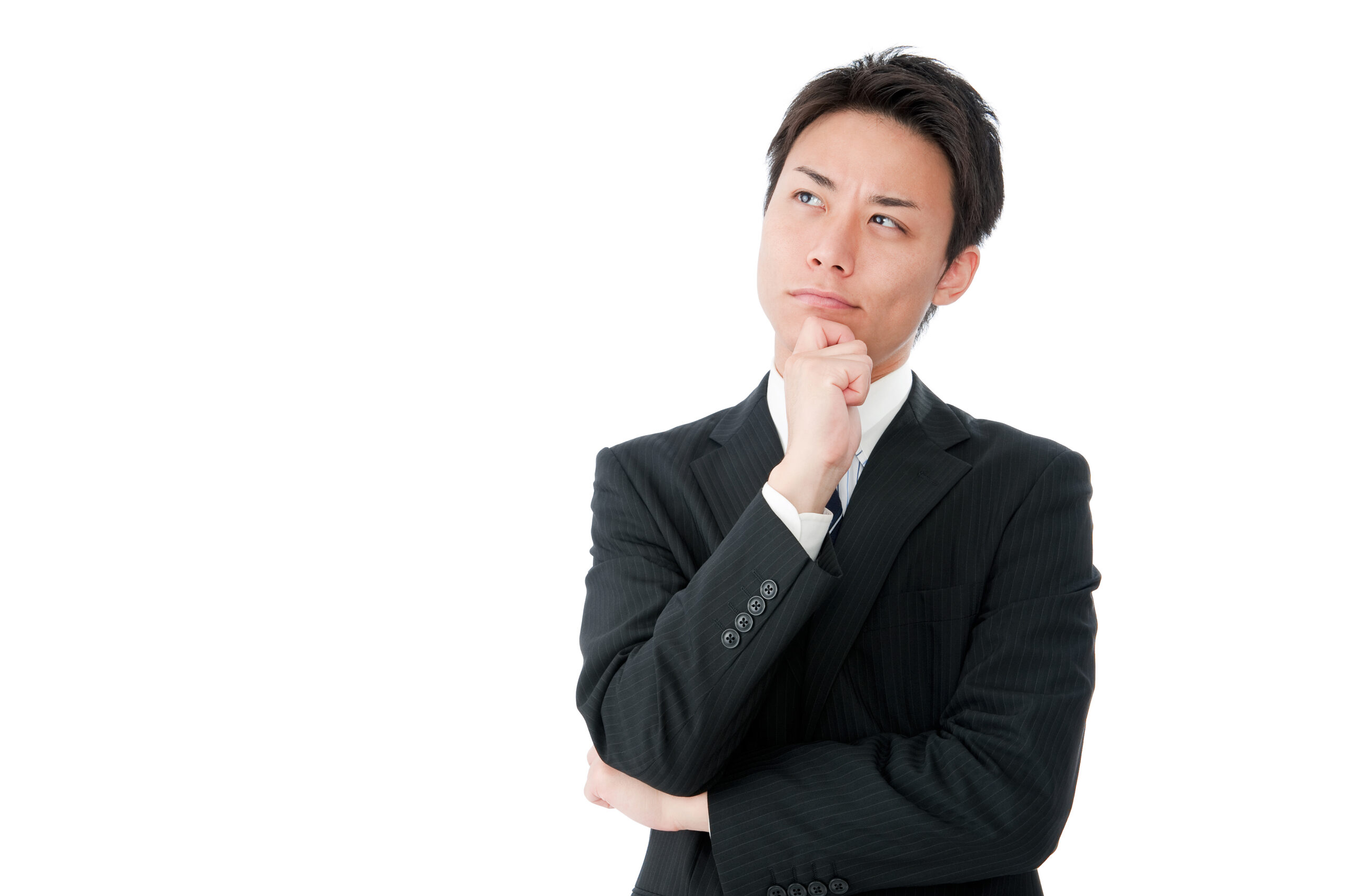 歯磨き粉はなぜ必要なのかを考える男性