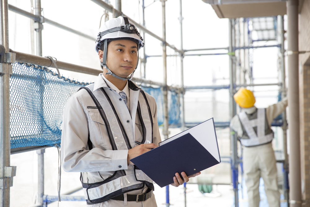 建設業で働く男性