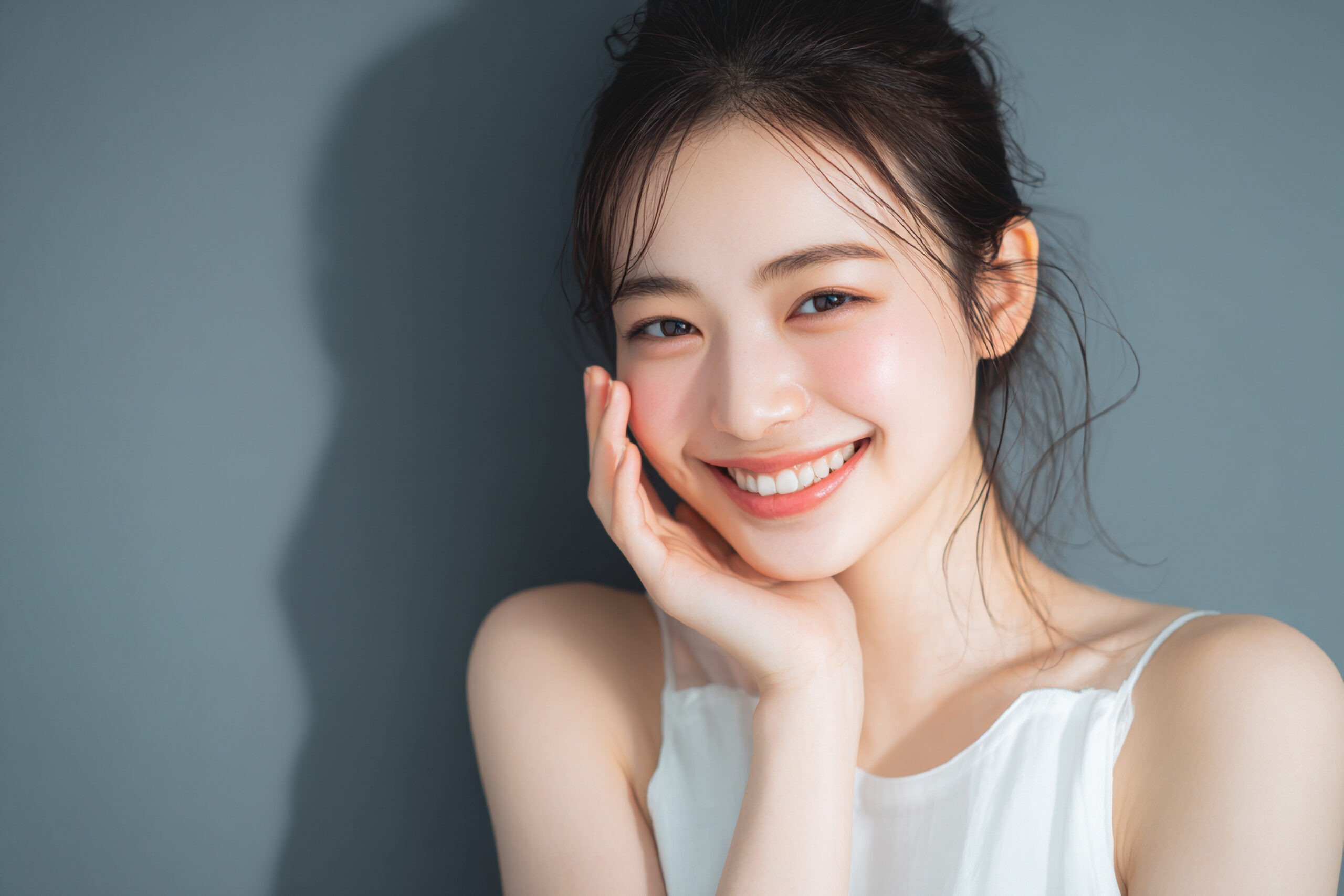 白い歯を保っている女性