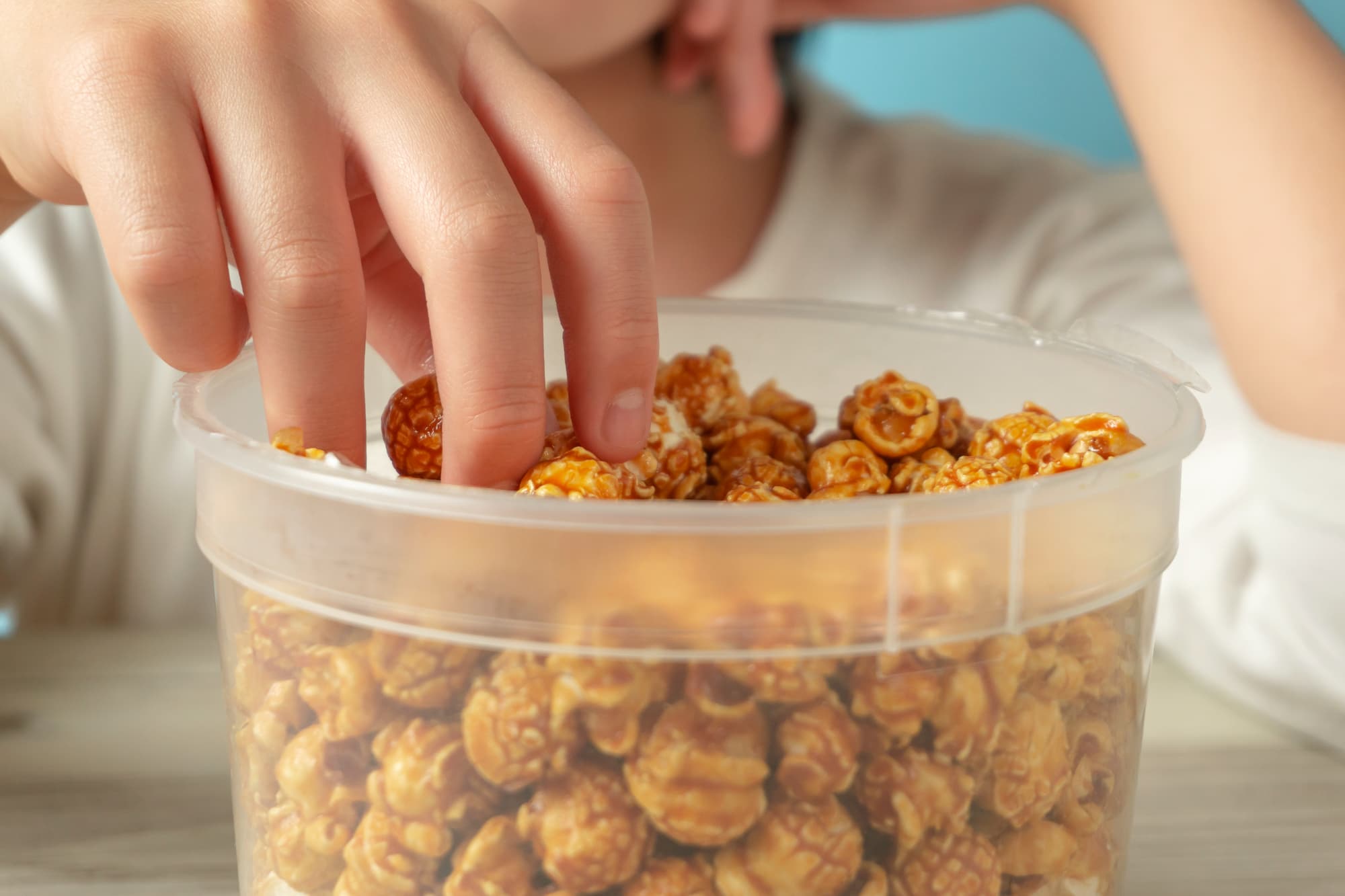 ダラダラ食べる手