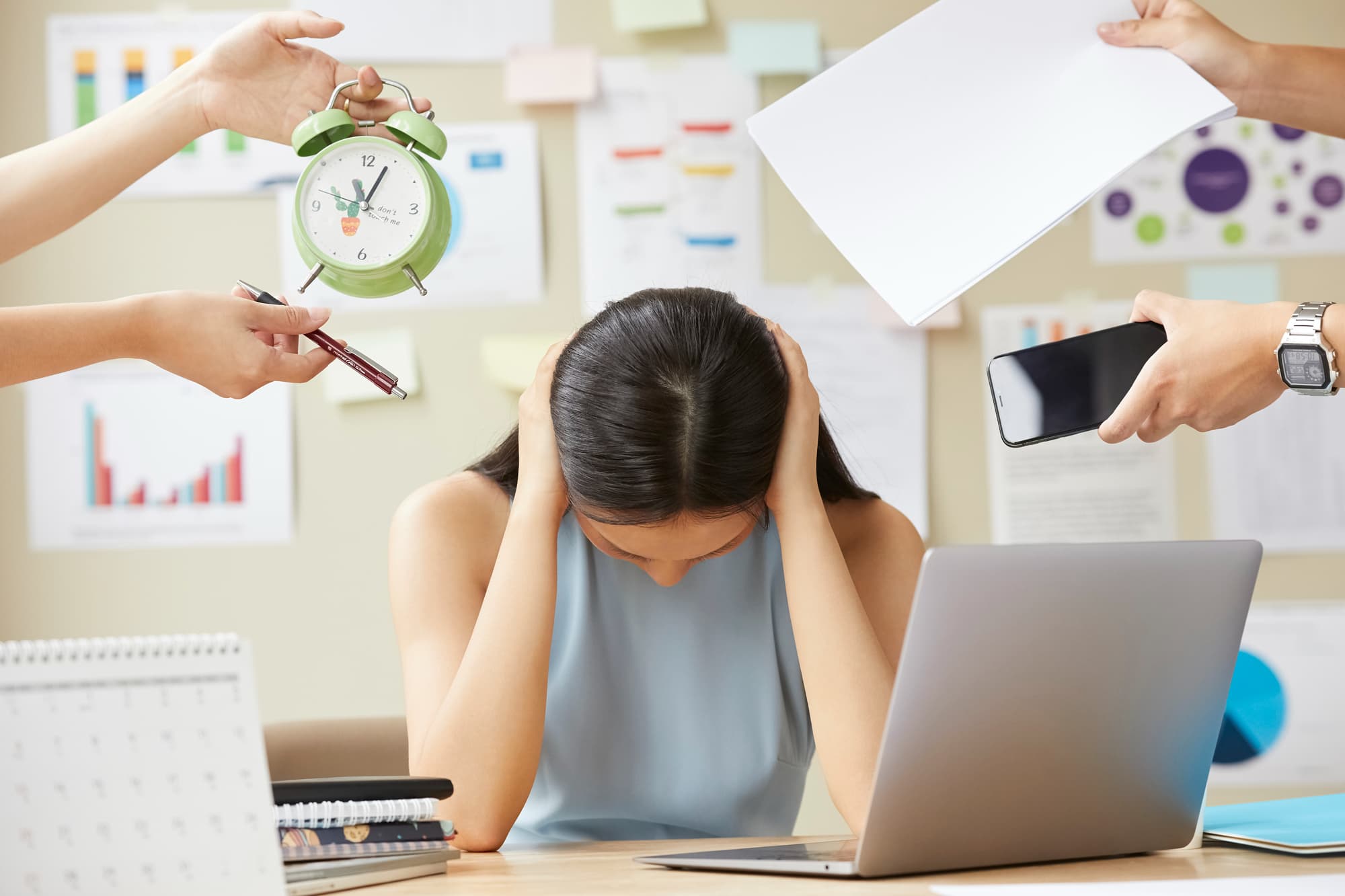 ストレスを感じる女性