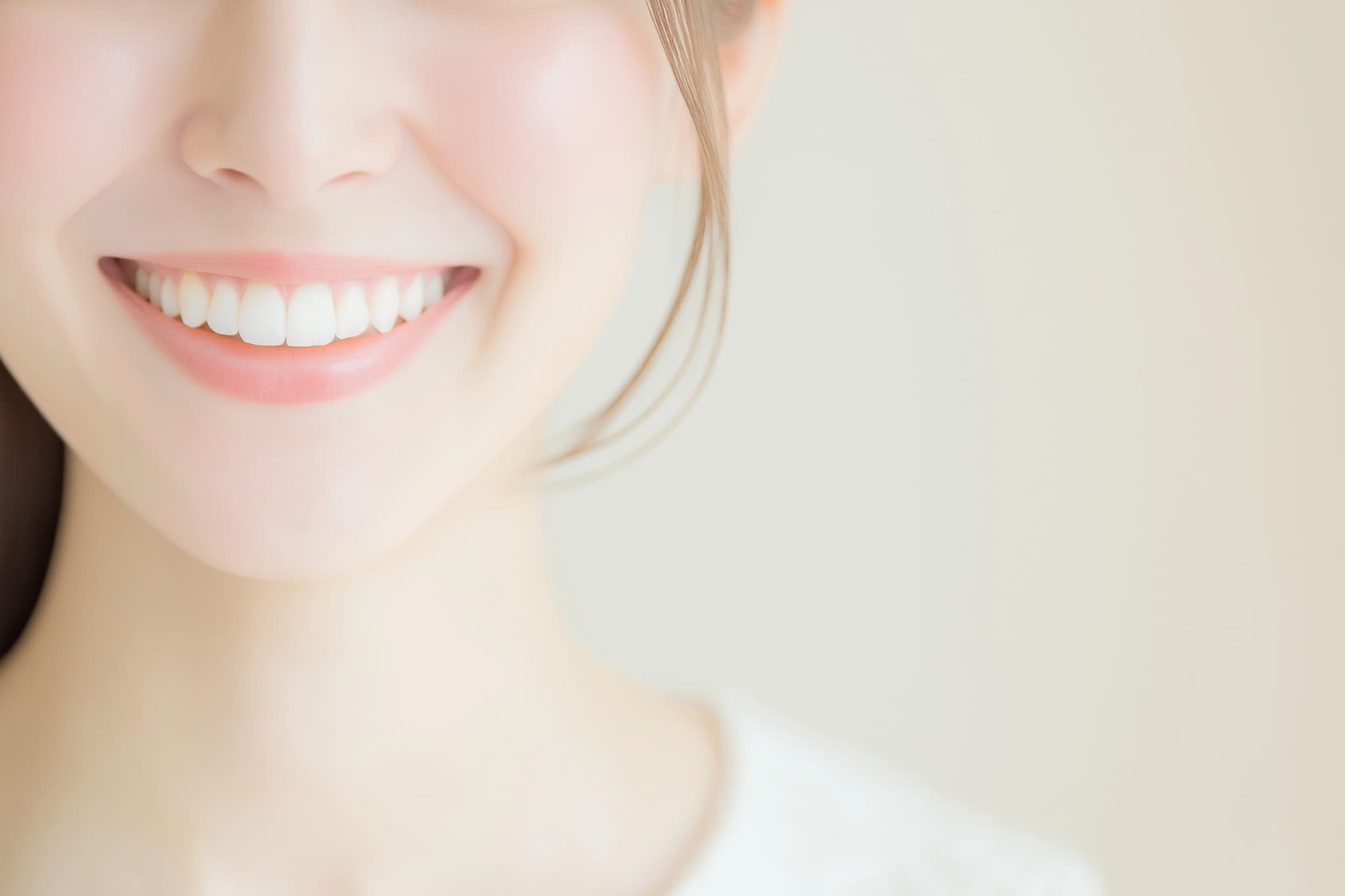 嚙み合わせを整えた女性の口元