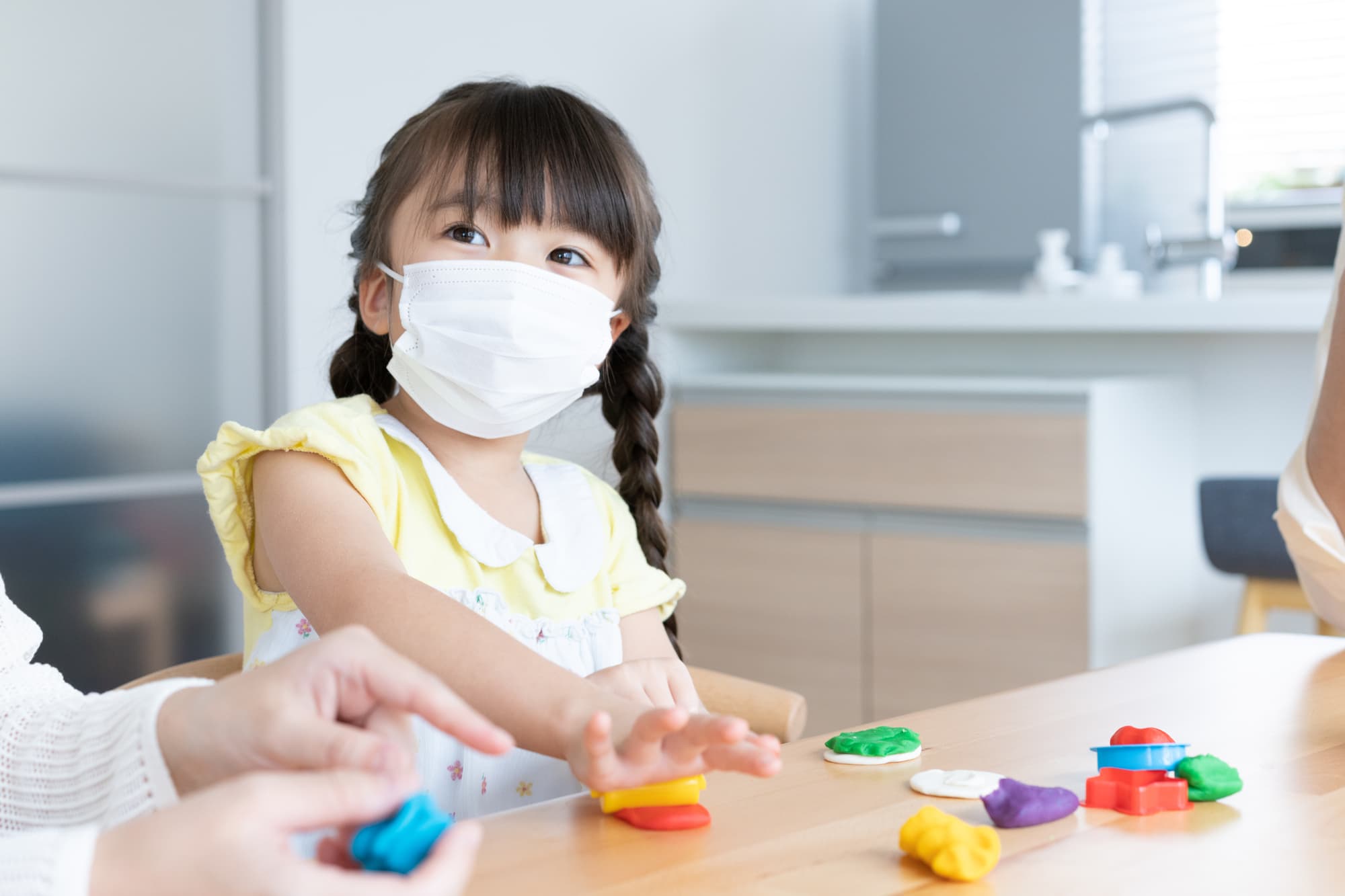 マスクをつけた女の子