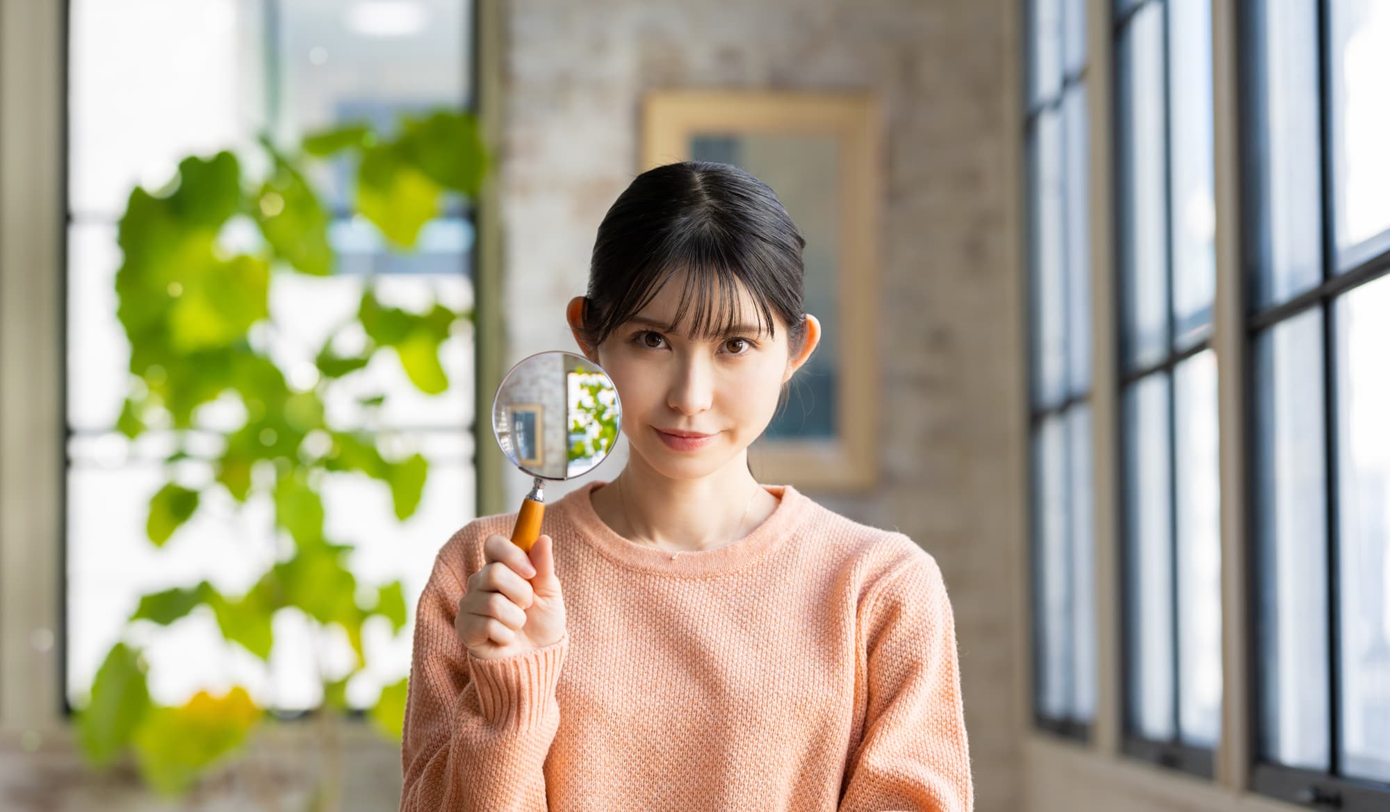 眠りを妨げる原因を探るイメージ