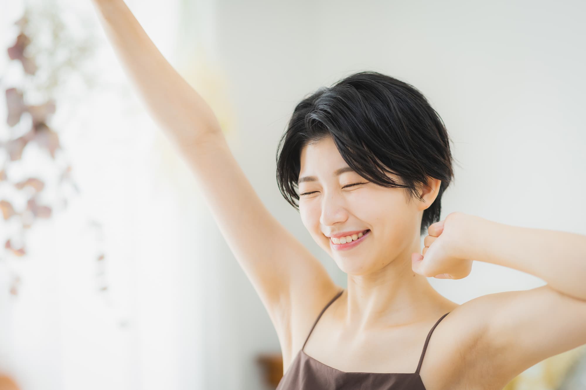 ダイエットに成功して喜ぶ女性