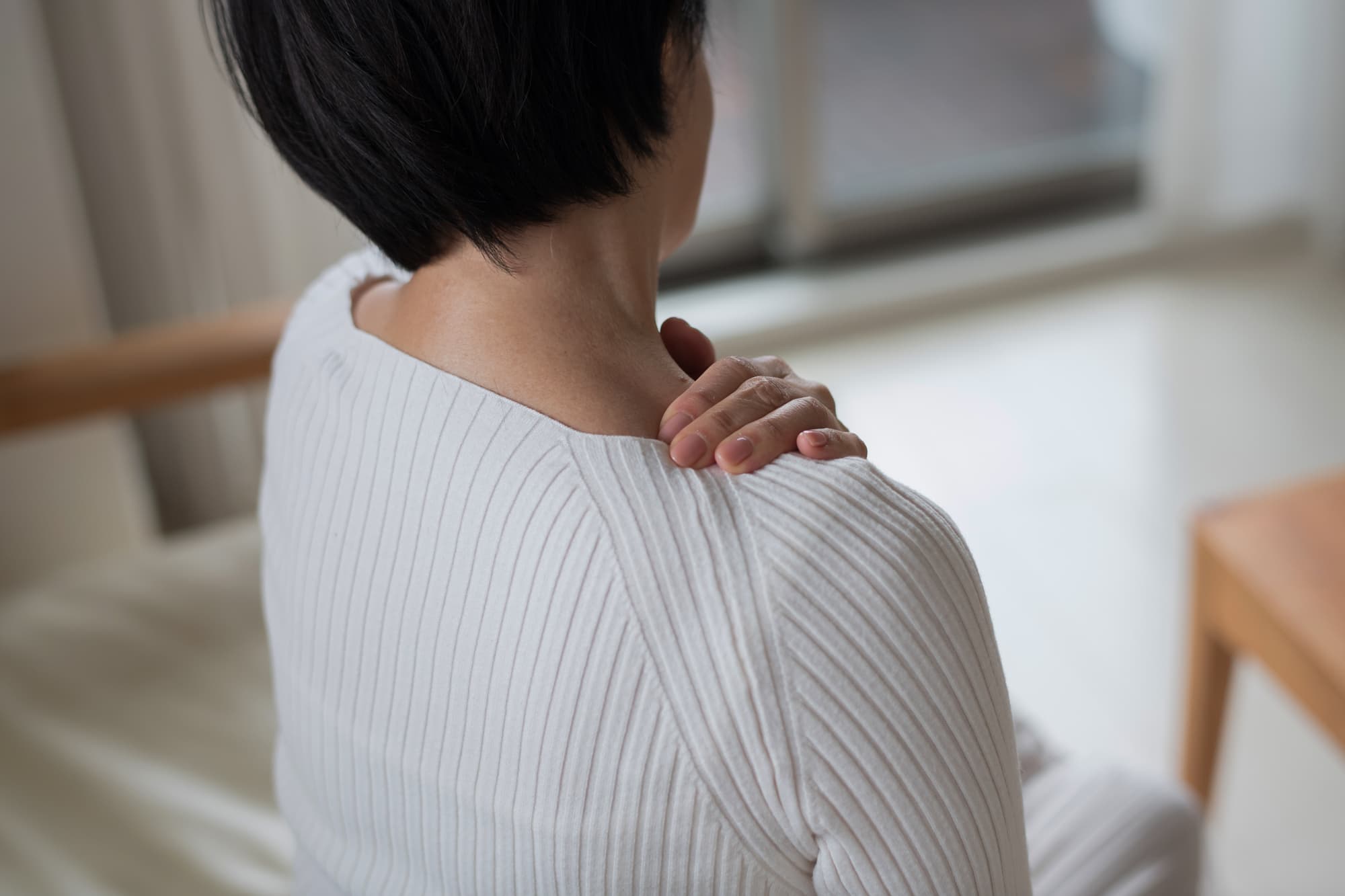 肩こりがひどくなった女性