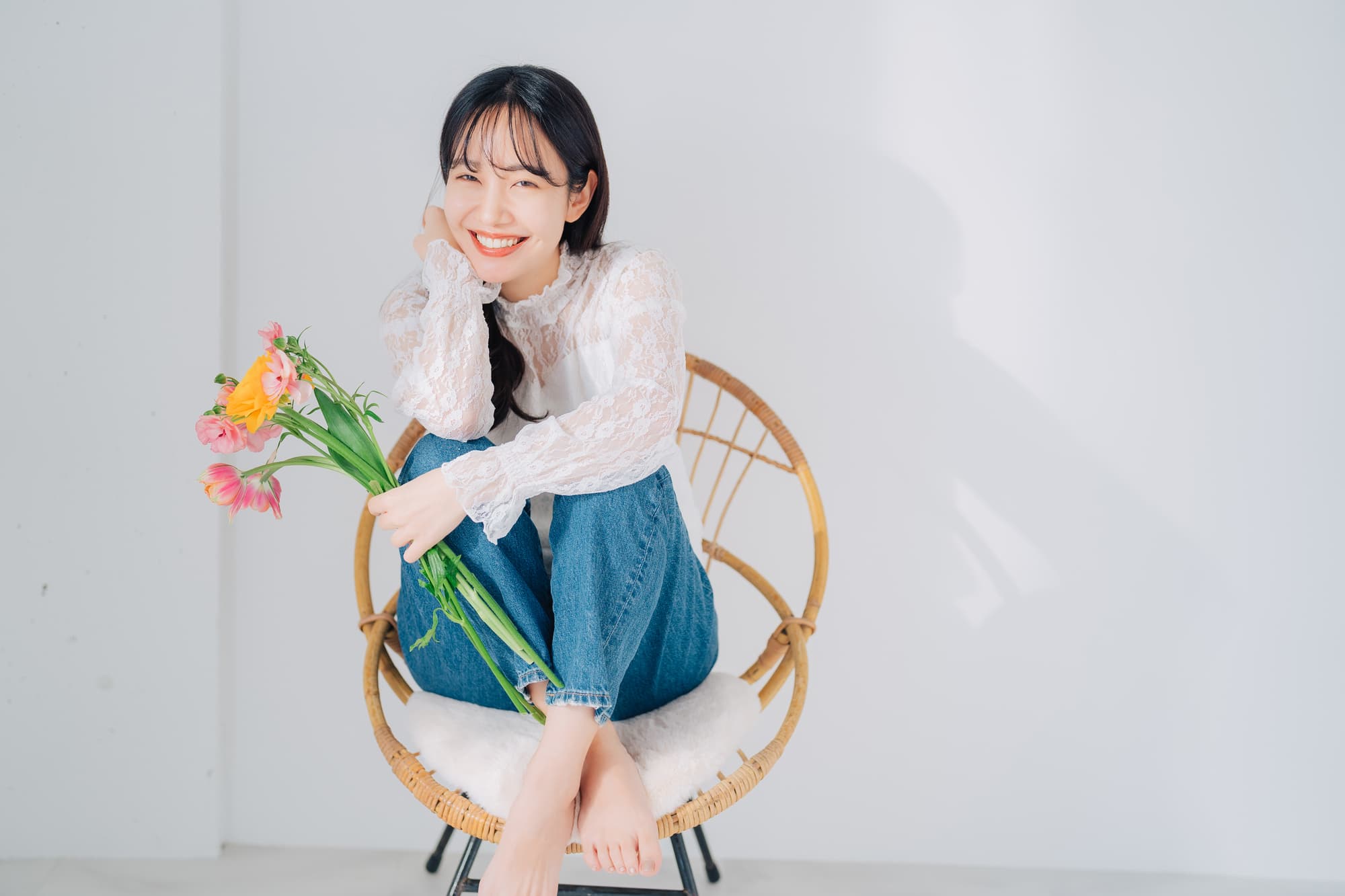 魅力的な笑顔になった女性