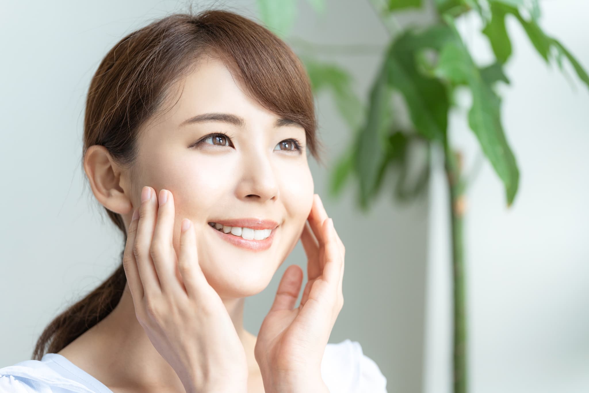 小顔になって嬉しそうな女性