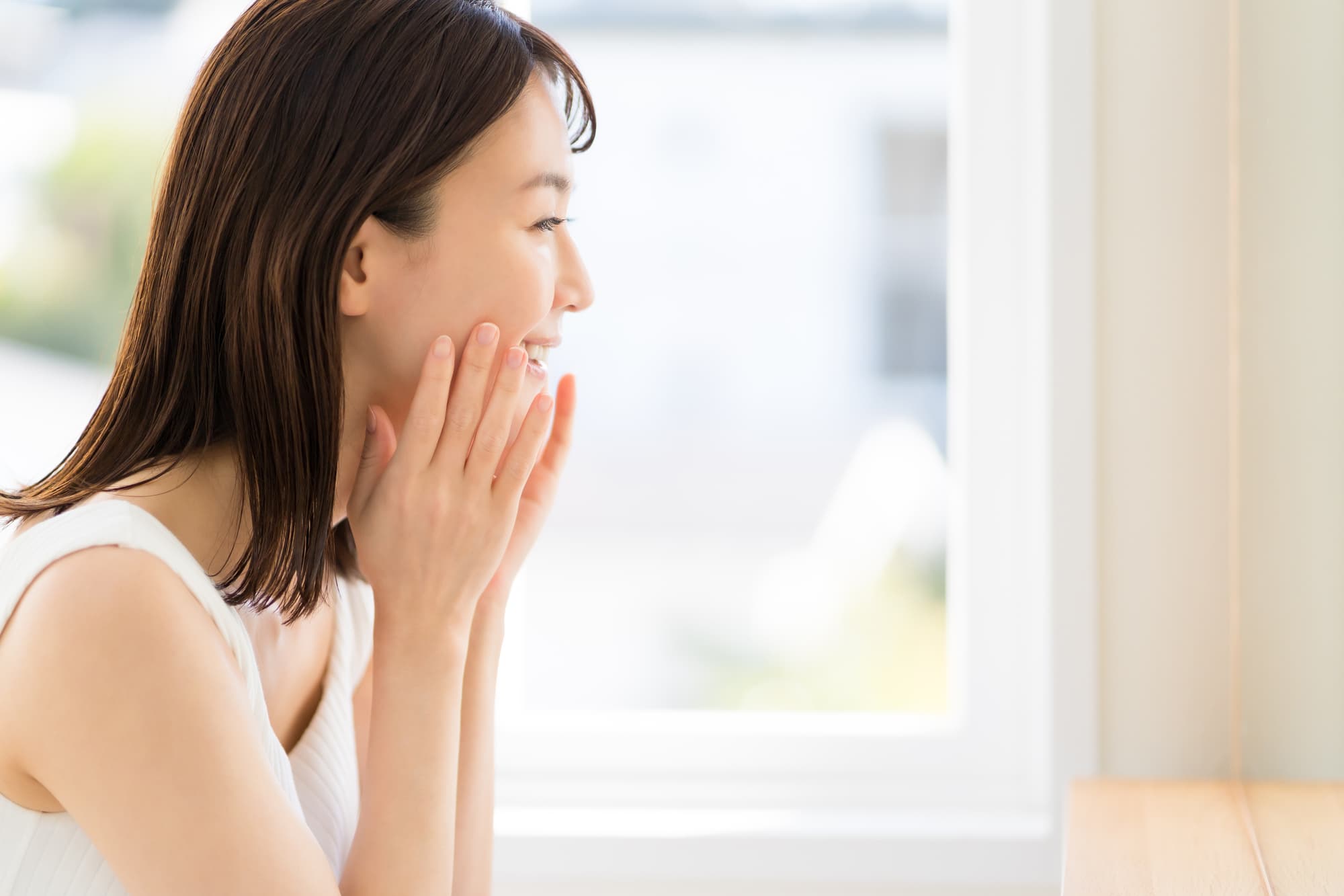 よく噛むことで若く見える女性