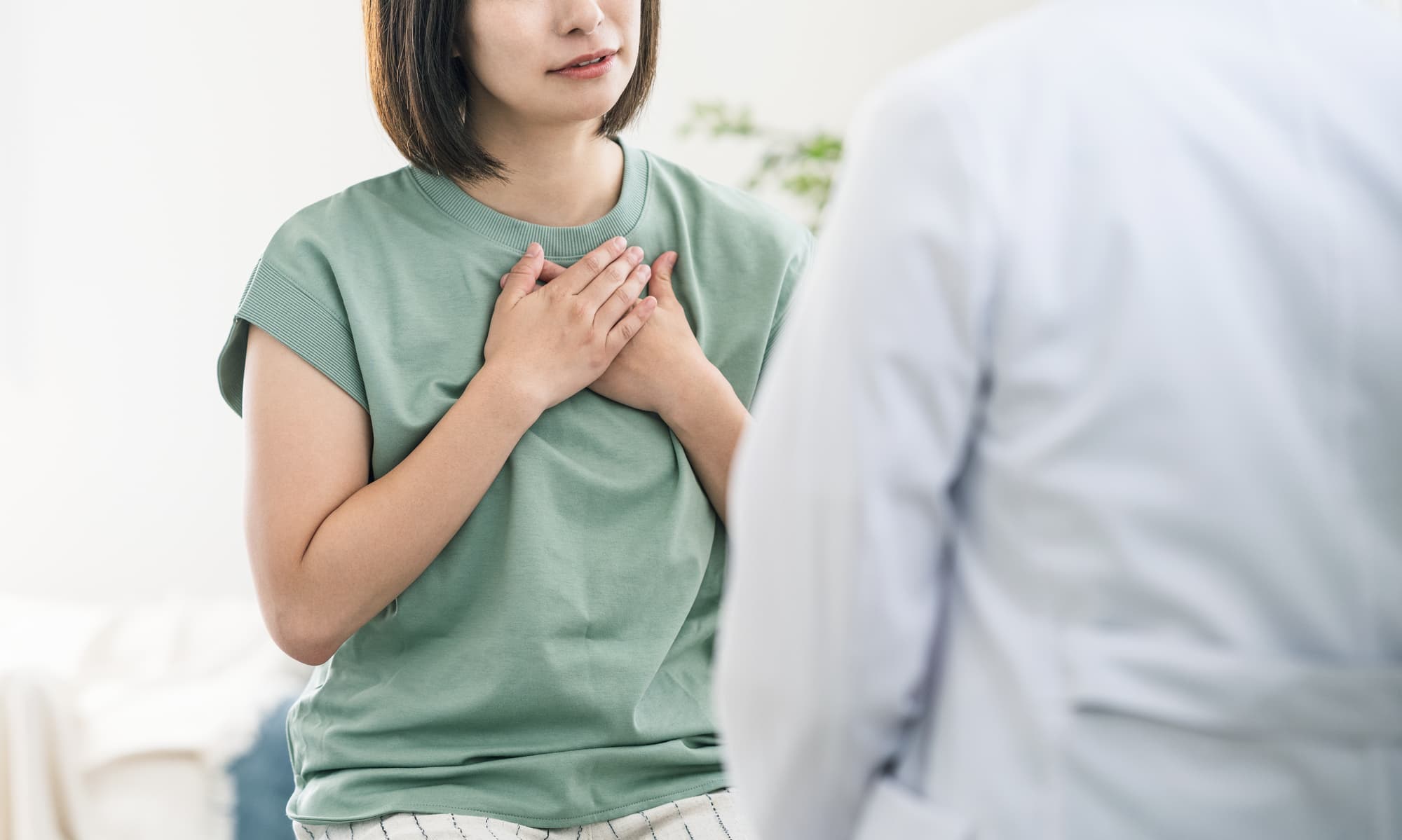 医師の言葉に安堵した女性